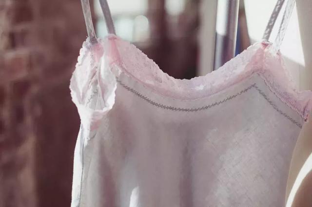 如何缝衣服看不出针脚，衣服怎么缝针看不出来（服装制作中小细节的制作工艺）