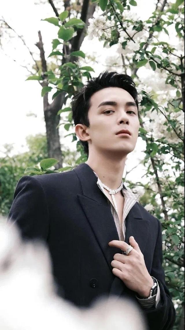 吴磊高清图片~超帅~,吴磊帅气照片 高清(男神吴磊高清帅气壁纸#不看