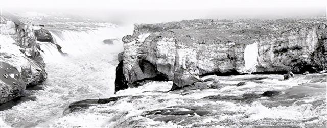 黄河大合唱作者，黄河大合唱的作者（《黄河大合唱》的首演与创作）