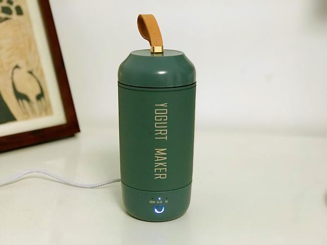 怎么自制老酸奶，自制老酸奶简单步骤（在家也能做出浓稠拉丝的老酸奶）