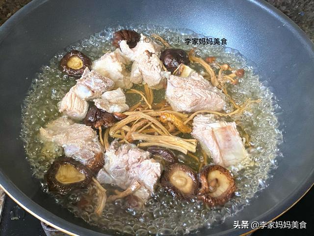 干茶树菇要泡多久，干茶树菇要泡多久可以煲汤（多给家人喝这汤）