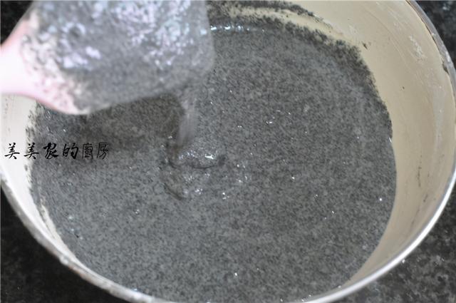 怎样自制黑芝麻核桃糕，黑芝麻核桃仁糕怎么做（儿子迷上坚果糕）