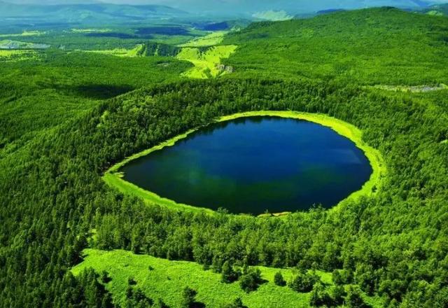 阿尔山的姑娘歌词，姑娘美如花是什么歌（乌兰图雅《阿尔山的姑娘》）