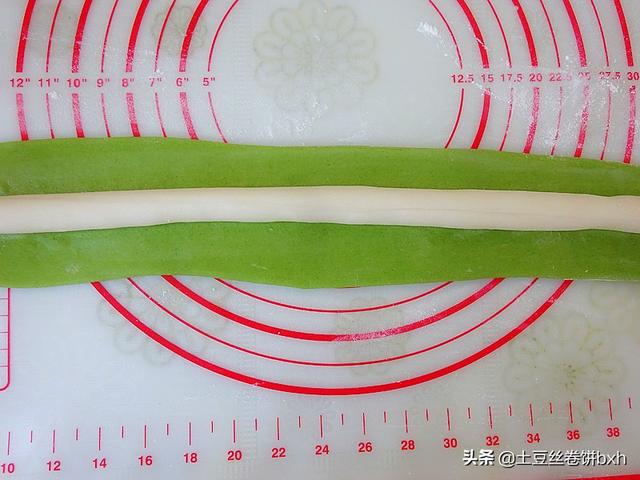 酸菜蒸饺的做法，酸菜蒸饺的做法步骤（这么做馅鲜皮筋道）