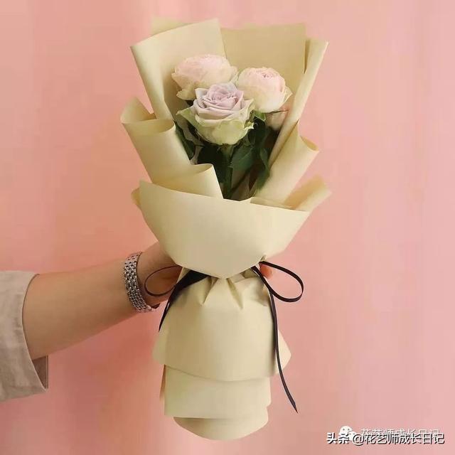 玫瑰花的寓意和花语，香槟色玫瑰（香槟色玫瑰代表什么）