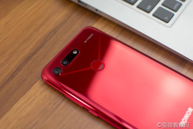 v2061a什么手机，v2061a是什么牌子手机（外观性能兼顾的高水准之作）