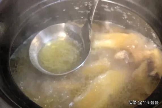 榴莲壳煲鸡汤的做法功效，榴莲壳煲鸡汤的做法和功效是什么（做法简单又营养）