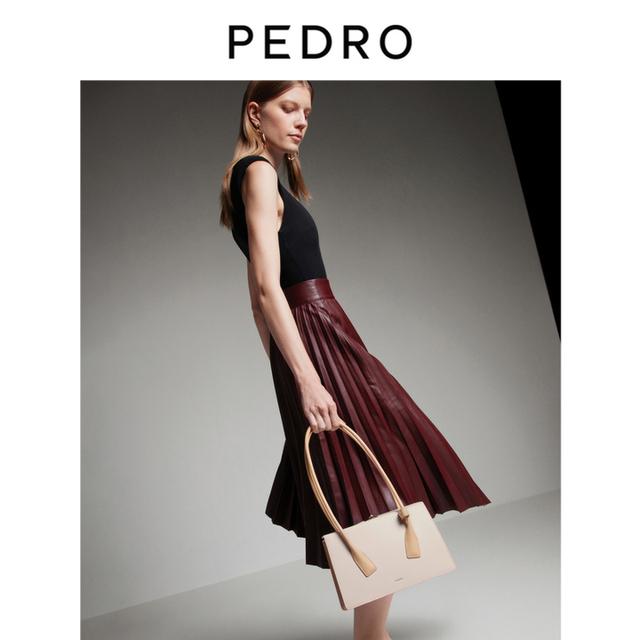 elle包包是什么档次，elle包包属于什么档次（初春必买的几款包包）