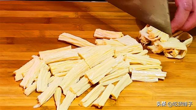 正确泡发干腐竹的方法，最忌直接丢在水里就泡