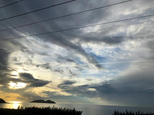 三亚怎么去海口，三亚怎么去海口方便（早晨三亚~海口的列车上也是满满的景色宜人）