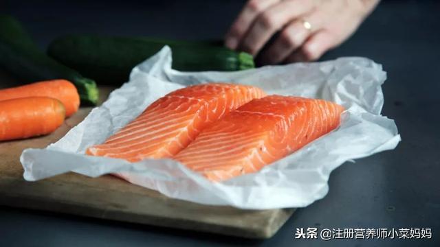 三文鱼鱼腩和中段哪个好，三文鱼腩好吃还是中段好吃（买三文鱼前不了解这些）