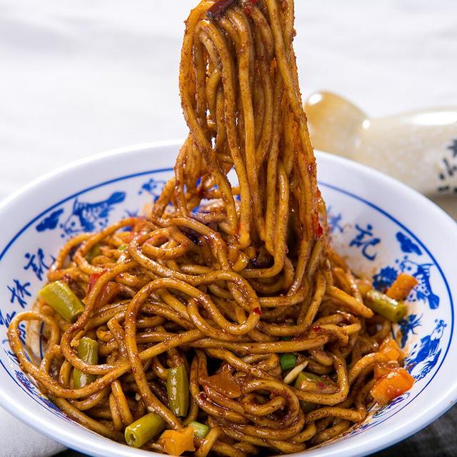 武汉热干面哪家最正宗，武汉最正宗的热干面去哪里吃（这两款正宗的湖北特产武汉热干面）