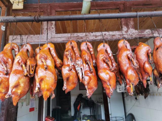 柳江古镇的特色，柳江古镇的特色美食（一个集美貌与美食于一身的古镇）