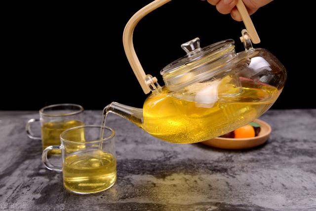 嗓子干涩怎么办，嗓子发干是怎么解决（每天一杯，清咽利嗓、养肺生津）