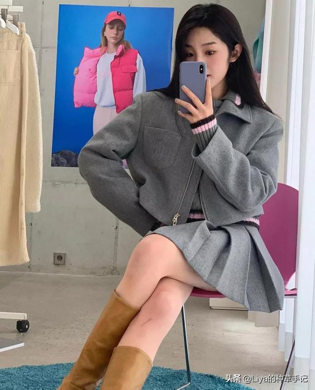 女生穿裙子里面穿的是什么，女生穿裙子里面穿什么裤子（裙子里还在穿“打底裤”吗）