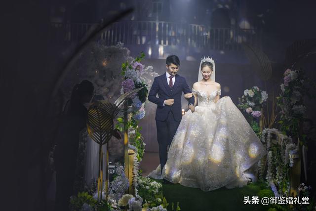 一定要注意伴娘礼服礼仪，伴娘应注意什么（婚礼当天新娘应该注意的仪态细节）