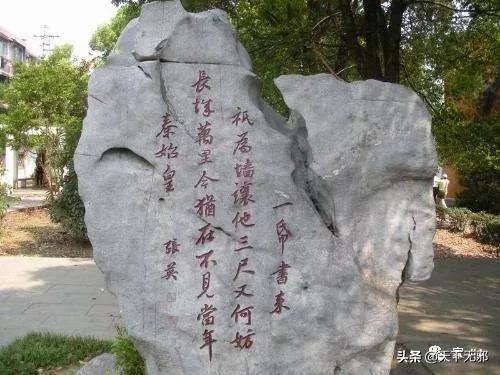 六尺巷的故事简介，六尺巷的故事（六尺巷——父子宰相的故事）