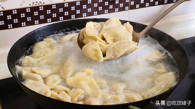 茄子馅饺子的做法，茄子水饺的做法（比肉饺子还香还好吃）
