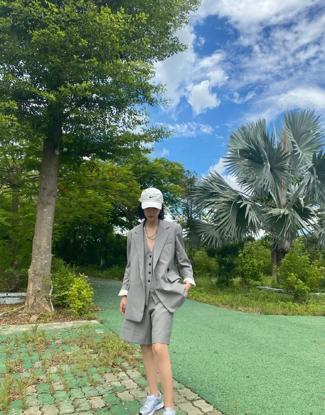 腿粗穿什么短裤，腿粗应该穿什么样的短裤（显瘦竟靠一条“大短裤”）