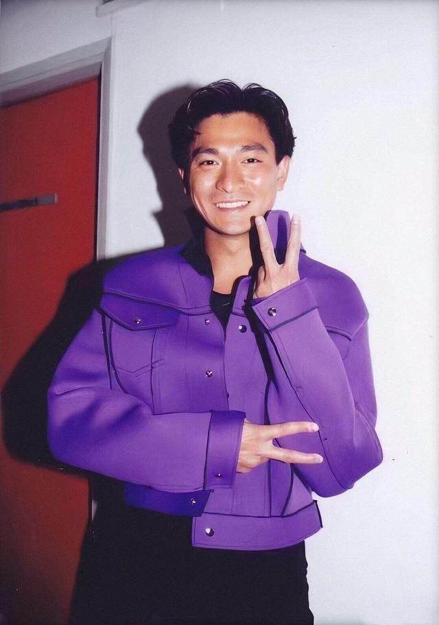 刘德华的弟弟，刘德华弟弟是做什么的（哥哥刘德华助他成千万富翁）