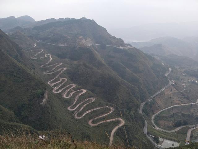贵州旅游景点介绍，贵州的十大旅游景点有哪些（多彩贵州有哪些必游景点和最美公路）