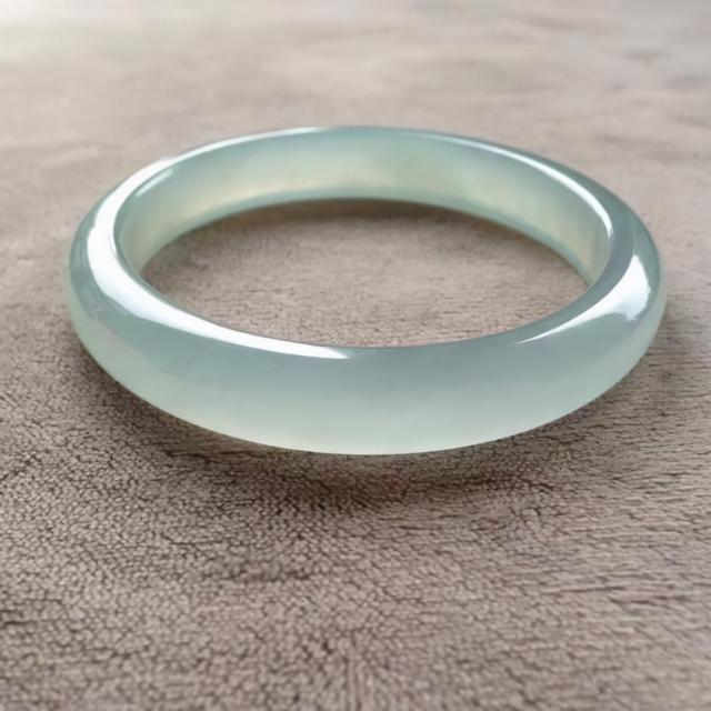 玉分哪几种，玉石里面那种玉最好（戴了这么久翡翠都不知道翡翠的种类有哪些）