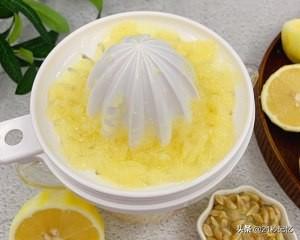 冰糖柠檬水的功效，冰糖柠檬茶的功效是什么（保健又清凉冰糖柠檬茶不仅酸甜可口）