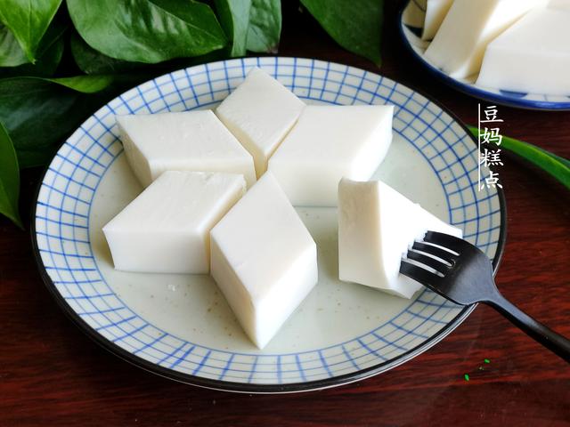 红豆椰汁糕怎么做，椰浆红豆糕最简单做法（常吃皮肤白净不长斑）