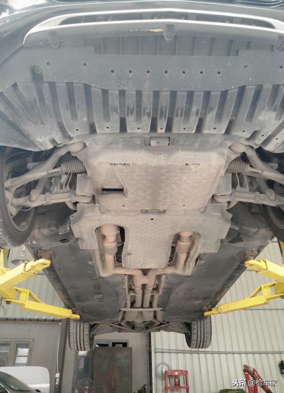 奔驰s与迈巴赫s有什么区别，奔驰迈巴赫和s的区别（两年贬值60万的迈巴赫S400）