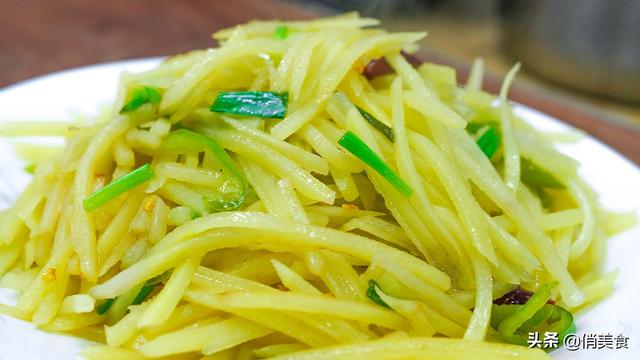 土豆怎么炒好吃，怎么炒土豆最好吃又简单（什么时候放醋是关键点）
