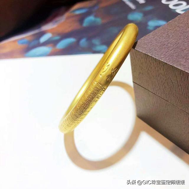 黄金手镯怎么戴好看，金镯子怎么戴好看（你的黄金手镯选对了吗）