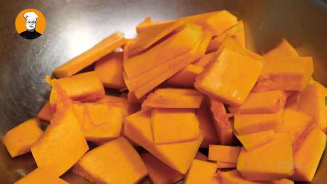 小米粥怎么熬粘稠又香，熬小米粥怎么熬的更粘稠（直接用水煮就错了）