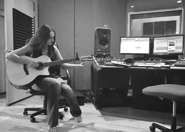 吉他左手正确姿势，如何练习左手（吉他左手按弦技巧，练习方法）