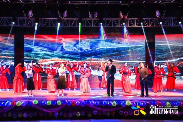 外婆的澎湖湾串词，外婆的澎湖湾串词主持人（2019元旦晚会）