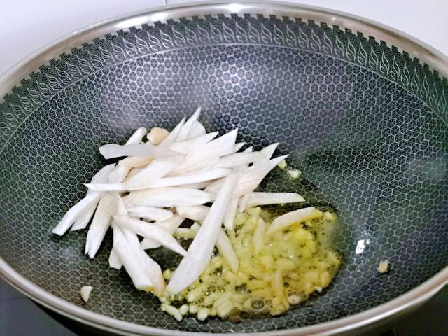 腐竹木耳怎么炒，腐竹木耳怎么炒好吃（木耳和腐竹搭配一起炒）