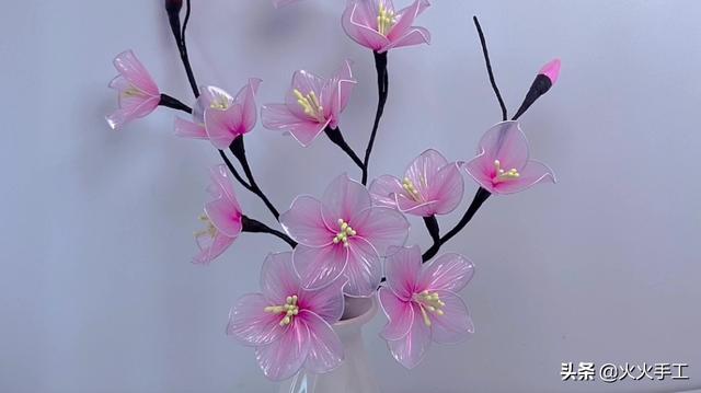 十种最简单的餐巾纸折花，餐巾的折花大全（原来垃圾袋还可以蜕变成春天的桃花）
