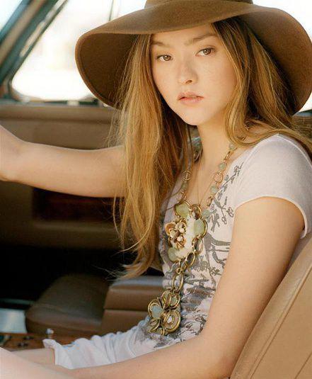 戴文·青木:《速度与激情2》彪悍飙车女,一位娃娃脸颜值女模特