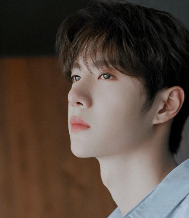 伤感头像男生孤独失望 qq伤感头像男生带孤微信，伤感头像男生孤独失望 qq伤感头像男生带孤（是你不在我身边却在我心里。）