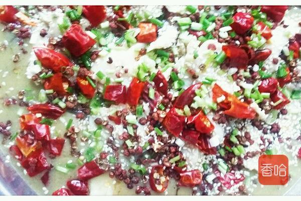 酸菜鱼火锅怎么做，酸菜火锅鱼怎么做好吃（这样做家庭版麻辣酸菜鱼火锅）