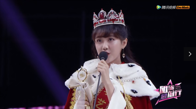 谁都别说让我一个人躲一躲歌名，谁都别说让我一个人躲一躲歌名什么意思（如今又发图裁掉另一位正主）