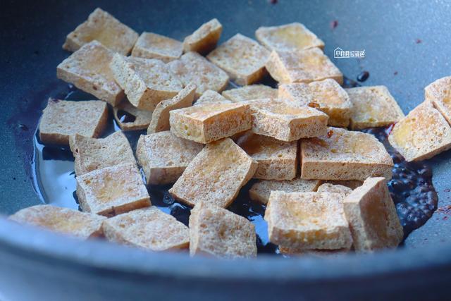 豆腐干简单的做法，豆腐干简单的做法视频（上海特色小吃蜜汁豆干）