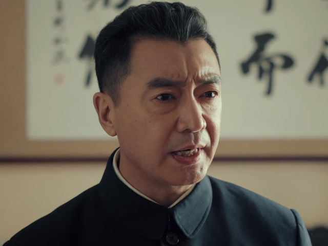 1,《光荣时代》是由刘海波执导,张译,黄志忠,潘之琳,薛佳凝领衔主演的