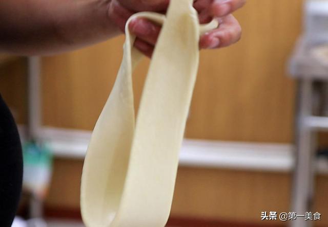 油泼面的家常做法，家常油泼面的做法（厨师长教你油泼面做法）