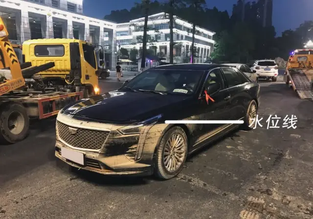 汽车被水淹了怎么办，下暴雨汽车被水淹了怎么办（车辆若不幸被水泡了）