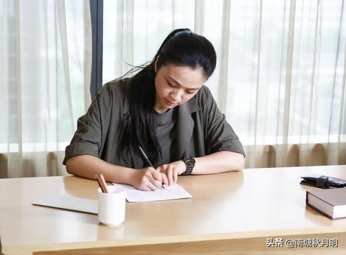 此致敬礼的书写格式，“此致”、“敬礼”和“此致”、“为荷”表示什么意思