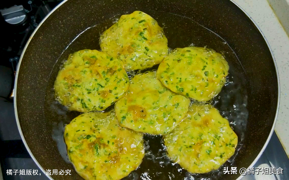 图片[8]-【香脆韭菜薄饼】做法步骤图 一顿做了30个 上桌扫光-起舞食谱网