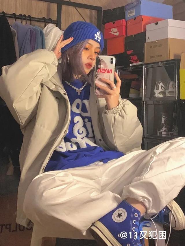 男士马丁靴配什么裤子，男士马丁靴配什么裤子衣服好看（冬天就该这么穿，显高又气质）