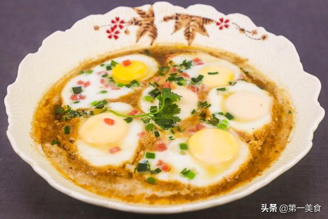 荷包蛋，荷包蛋的正确做法视频（鸡蛋往盘子里一打图片）