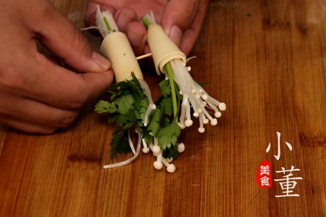 金针菇怎么做好吃又简单，金针菇最最简单又好吃的做法（金针菇和它才是绝配）