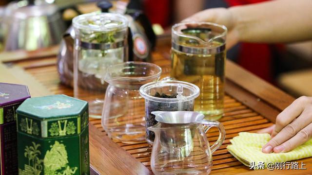 海南苦丁茶是什么茶，海南苦丁茶的功效与作用价格（当地老百姓生活中“物什”）